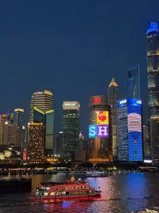 上海中华老字号排骨年糕生煎包哪家绝？鲜得来与功德林历史对决